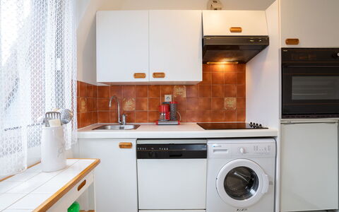 Le Viking: Cabinetry, Proprietà, Mobilia, Lavatrice, Bianca, Costruzione, Controsoffitto, Elettrodomestico Da Cucina, Lavanderia, Cucina Stufa