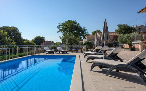 Legović: Piscina, Proprietà, Immobiliare, Tempo Libero, Costruzione, Vacanza, Casa, Ricorrere, Casa, Estate