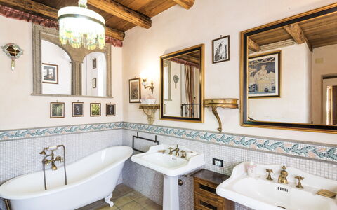 Rocca di Papa 102: Interior Design, Pavimentazione, Idraulico Fixture, Rubinetto, Soffitto, Idraulico, Piastrella, Lavello, Bagno, Modanatura
