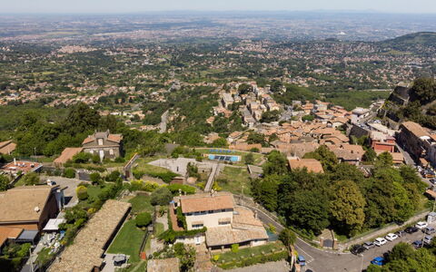 Rocca di Papa 102: Zona Residenziale, Casa, Quartiere, Tetto, Estate, Visione Globale, Area Rurale, Paesaggio, Cittadina, Casa