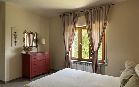 Gli Appartamenti Di Manuela: Mobilia, Proprietà, Cabinetry, Comfort, Legna, Finestra, Shade, Illuminazione, Tessile, Telaio Del Letto