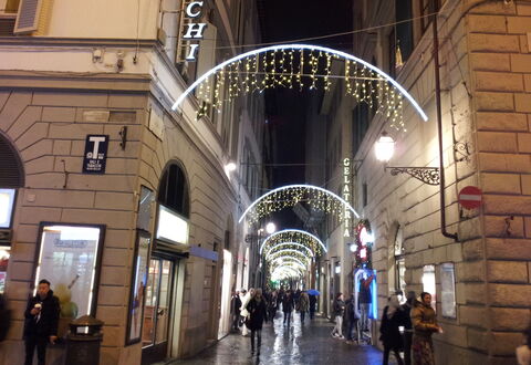 Guelfa House: Costruzione, Architettura, Punto Di Riferimento, Luce, Cittadina, Arco, Arcade, Illuminazione, Notte, Città