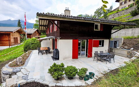 Chalet Butz: Pianta, Cielo, Costruzione, Proprietà, Finestra, Nube, Lotto, Erba, Casa, Villetta
