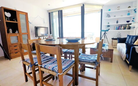 La Platja: Camera, Proprietà, Sala Da Pranzo, Mobilia, Interior Design, Costruzione, Tavolo, Pavimento, Casa, Immobiliare