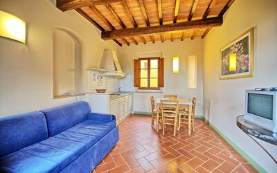 Vinci 8: Camera, Proprietà, Costruzione, Mobilia, Casa, Interior Design, Immobiliare, Soggiorno, Pavimento, Tavolo
