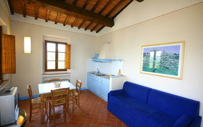 Vinci 9: Camera, Proprietà, Mobilia, Costruzione, Casa, Interior Design, Pavimento, Immobiliare, Tavolo, Soggiorno