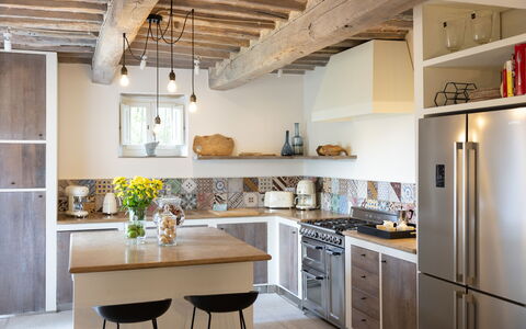 Tenuta Pomona: Mobilia, Cucina, Controsoffitto, Interior Design, Elettrodomestico Da Cucina, Cabinetry, Pavimentazione, Parete, Apparecchio Major, Legna