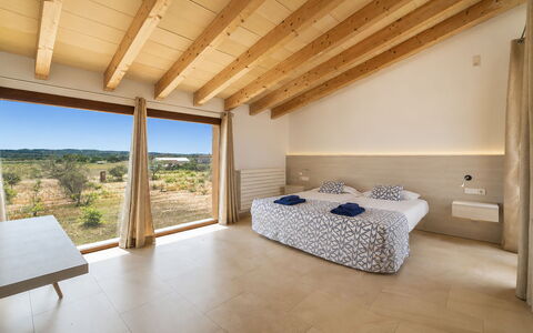 Can Toni: Casa, Soffitto, Color Legno, Latifoglie, Camera Da Letto, Letto, Telaio Del Letto, Hotel, Bedding, Pavimento In Legno