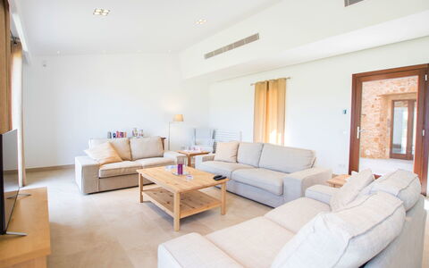 Can Toni: Proprietà, Camera, Mobilia, Interior Design, Soggiorno, Costruzione, Casa, Immobiliare, Tavolo, Pavimento
