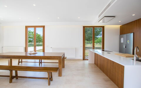 Can Toni: Proprietà, Mobilia, Cabinetry, Legna, Costruzione, Illuminazione, Pianta, Interior Design, Color Legno, Pavimentazione
