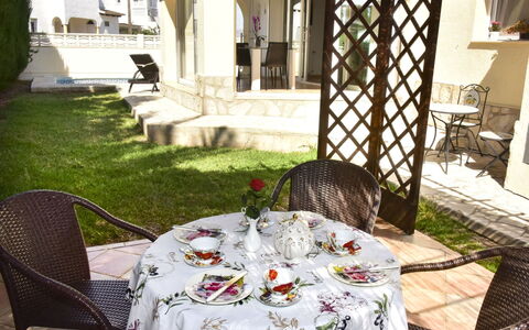 Villa Buena Vida: Camera, Proprietà, Mobilia, Ristorante, Interior Design, Tovaglia, Casa, Tessile, Biancheria, Casa