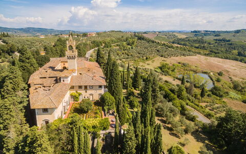 Montegufoni: Punto Di Riferimento, Fotografia Aerea, Albero, Collina, Hill Station, Fotografia, Area Rurale, Villaggio, Montagna, Paesaggio