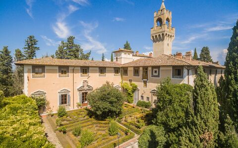 Montegufoni: Proprietà, Punto Di Riferimento, Costruzione, Estate, Cielo, Architettura, Immobiliare, Casa, Dimora, Albero