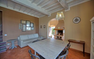 Tramonto: Camera, Proprietà, Costruzione, Mobilia, Pavimento, Soffitto, Interior Design, Casa, Immobiliare, Soggiorno