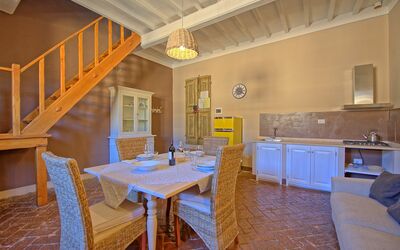 Montegufoni 28: Tavolo, Mobilia, Cabinetry, Proprietà, Controsoffitto, Sedia, Cucina, Legna, Interior Design, Divano