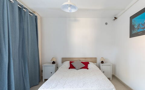Anaisim: Mobilia, Costruzione, Proprietà, Comfort, Azzurro, Finestra, Tessile, Interior Design, Legna, Tenda