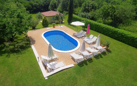 Lucija: Piscina, Proprietà, Erba, Backyard, Immobiliare, Casa, Prato, Tempo Libero, Erba Sintetica, Estate