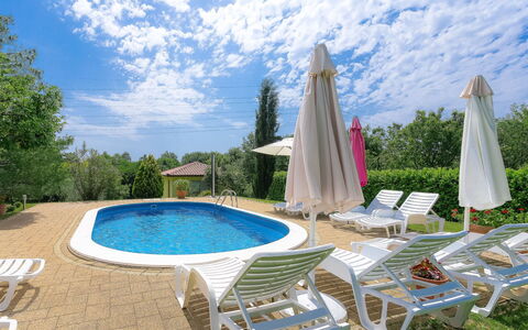 Lucija: Piscina, Proprietà, Immobiliare, Costruzione, Casa, Vacanza, Azzurro, Ricorrere, Estate, Villa