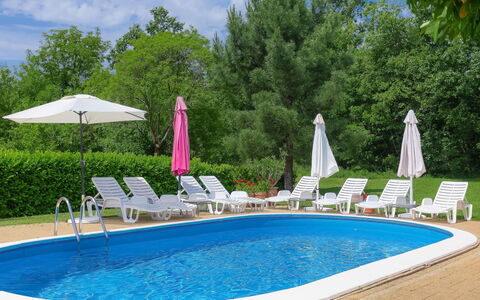 Lucija: Acqua, Nube, Cielo, Pianta, Piscina, Natura, Azzurro, Blu, Albero, Mobili Da Esterno