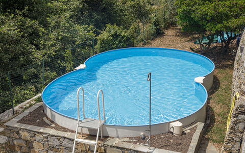 Villa Pia Con Piscina a Recco: Piscina, Proprietà, Azzurro, Acqua, Immobiliare, Tempo Libero, Albero, Estate, Vacanza, Casa