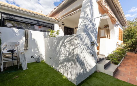 El Aviador: Casa, Architettura, Tetto, Shade, Balcone, Hacienda, Estate, Pianta Della Casa, Design, Cortile