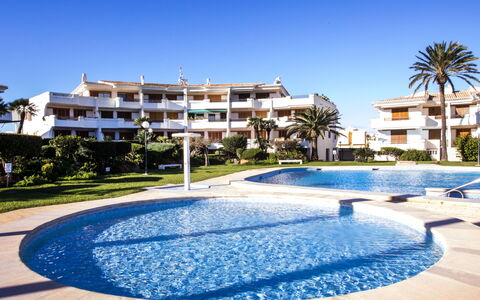Laguna Beach Plus: Acqua, Cielo, Pianta, Proprietà, Costruzione, Piscina, Azzurro, Blu, Albero, Immobiliare