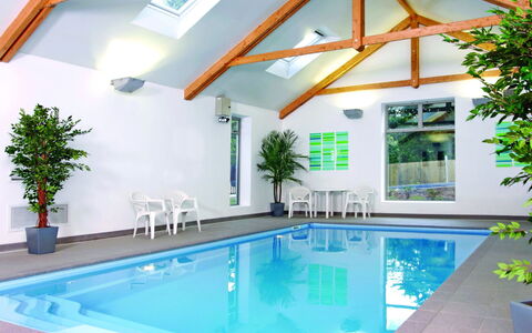 Villa Gallery: Acqua, Pianta, Proprietà, Piscina, Azzurro, Costruzione, Interior Design, Illuminazione, Vaso Di Fiori, Architettura