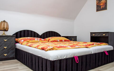 Vilma: Mobilia, Proprietà, Costruzione, Bianca, Cabinetry, Comfort, Telaio Del Letto, Arancia, Legna, Decorazione