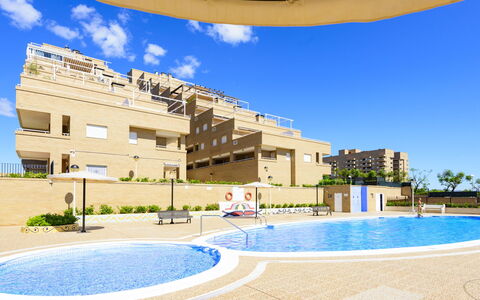 Oropesa del Mar 630: Acqua, Cielo, Giorno, Blu, Azzurro, Costruzione, Shade, Architettura, Pianta, Piscina