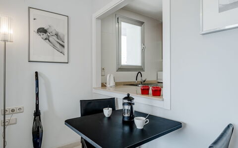 Entremares: Mobilia, Interior Design, Pavimentazione, Camera, Pavimento, Illuminazione, Tavolo, Soffitto, Casa, Sedia