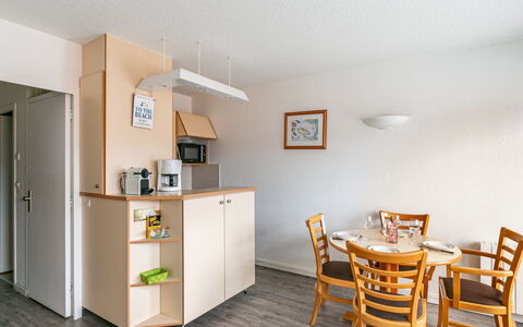 Arcachon 248: Mobilia, Cabinetry, Tavolo, Sedia, Legna, Costruzione, Illuminazione, Scaffalature, Interior Design