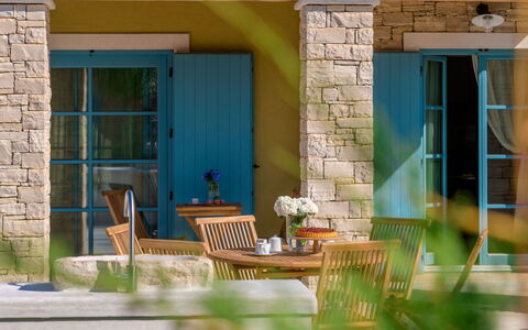 Villa Toscana: Acqua, Proprietà, Finestra, Piscina, Costruzione, Pianta, Azzurro, Shade, Albero, Architettura