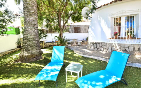Club San Juan: Zona Residenziale, Arbusto, Tetto, Casa, Villetta, Driveway, Estate, Raccordo, Landscaping, Cortile
