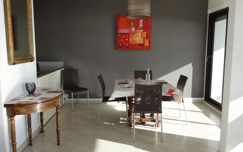 Les Hauts de Fonsainte: Camera, Mobilia, Proprietà, Interior Design, Pavimento, Tavolo, Costruzione, Sala Da Pranzo, Soffitto, Casa
