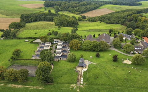 Bungalowpark Landsrade: Albero, Erba, Paesaggio, Casa, Zona Residenziale, Plain, Pascolo, Casa, Area Rurale, Lotto