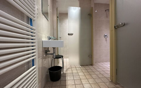Bungalowpark Landsrade: Costruzione, Interior Design, Pavimentazione, Legna, Pavimento, Porta, Linea, Proprietà Del Materiale, Casa