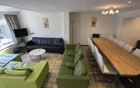 Bungalowpark Landsrade: Mobilia, Interior Design, Pavimentazione, Pavimento, Divano, Legna, Tavolo, Soffitto, Soggiorno, Camera
