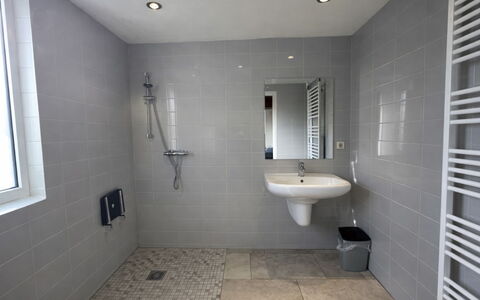 Vrijstaande 10 Persoons: Parete, Pavimentazione, Pavimento, Idraulico Fixture, Bagno, Interior Design, Piastrella, Idraulico, Materiale Composito, Soffitto