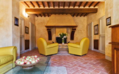 La villa è dotata di un camino. Per gli amanti della cucina sono presenti porcellane italiane. La villa  è dotata di televisione via satellite per consentirvi di rimanere aggiornati su news ed eventi internazionali, sport e affari.