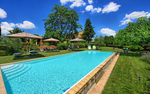 Villa Sonia: Piscina, Proprietà, Immobiliare, Estate, Casa, Erba, Tempo Libero, Costruzione, Casa, Villa
