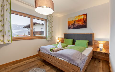 Birgit: Camera Da Letto, Mobilia, Camera, Letto, Interior Design, Proprietà, Pavimento In Legno, Soffitto, Lenzuolo, Parete