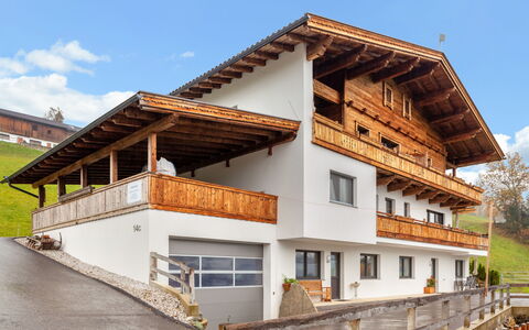 Birgit: Cielo, Costruzione, Finestra, Pianta, Legna, Nube, Casa, Urban Design, Villetta, Pendenza