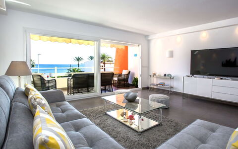 Deltamar: Acqua, Costruzione, Cielo, Proprietà, Piscina, Finestra, Azzurro, Pianta, Interior Design, Condominio