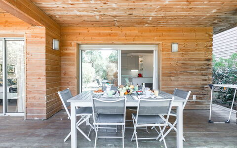 Porto Vecchio 150: Tavolo, Mobilia, Sedia, Costruzione, Legna, Pianta, Shade, Albero, Interior Design, Color Legno