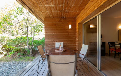 Porto Vecchio 150: Mobilia, Proprietà, Pianta, Sedia, Tavolo, Legna, Albero, Costruzione, Illuminazione, Interior Design