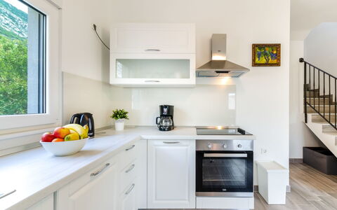 Villa Anđelika: Camera, Controsoffitto, Proprietà, Mobilia, Cucina, Cabinetry, Interior Design, Costruzione, Pavimento, Casa