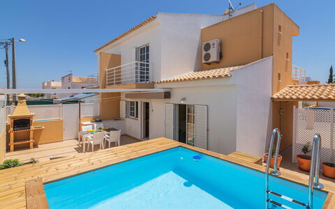 Sunny Home: Costruzione, Proprietà, Cielo, Finestra, Piscina, Acqua, Azzurro, Shade, Casa, Illuminazione