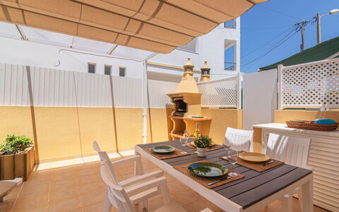 Sunny Home: Tavolo, Mobilia, Pianta, Pianta Della Casa, Vaso Di Fiori, Legna, Interior Design, Pavimentazione, Pavimento, Costruzione