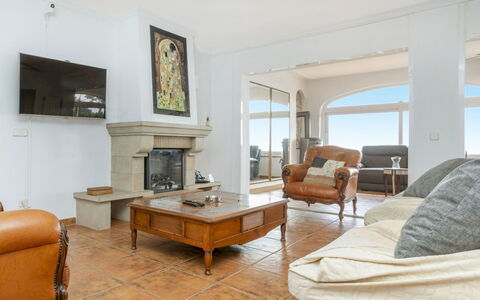 Floramar: Mobilia, Pavimentazione, Pavimento, Interior Design, Soffitto, Divano, Soggiorno, Camera, Appartamento