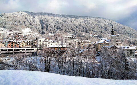 Saint Gervais 620: Nube, Cielo, Montagna, Neve, Costruzione, Paesaggio Naturale, Pendenza, Highland, Albero, Pianta